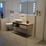 With 4 Bedrooms Böhl