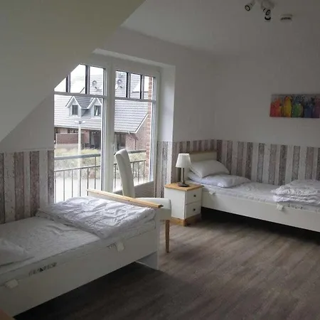 With 4 Bedrooms * Böhl